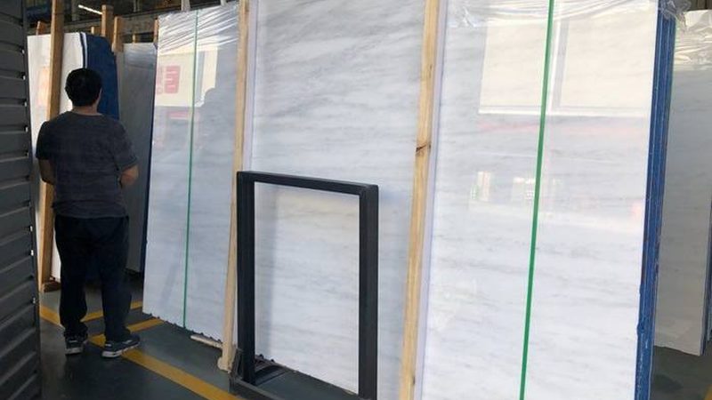 办公楼透光石工程：揭秘其成本构成与选型策略